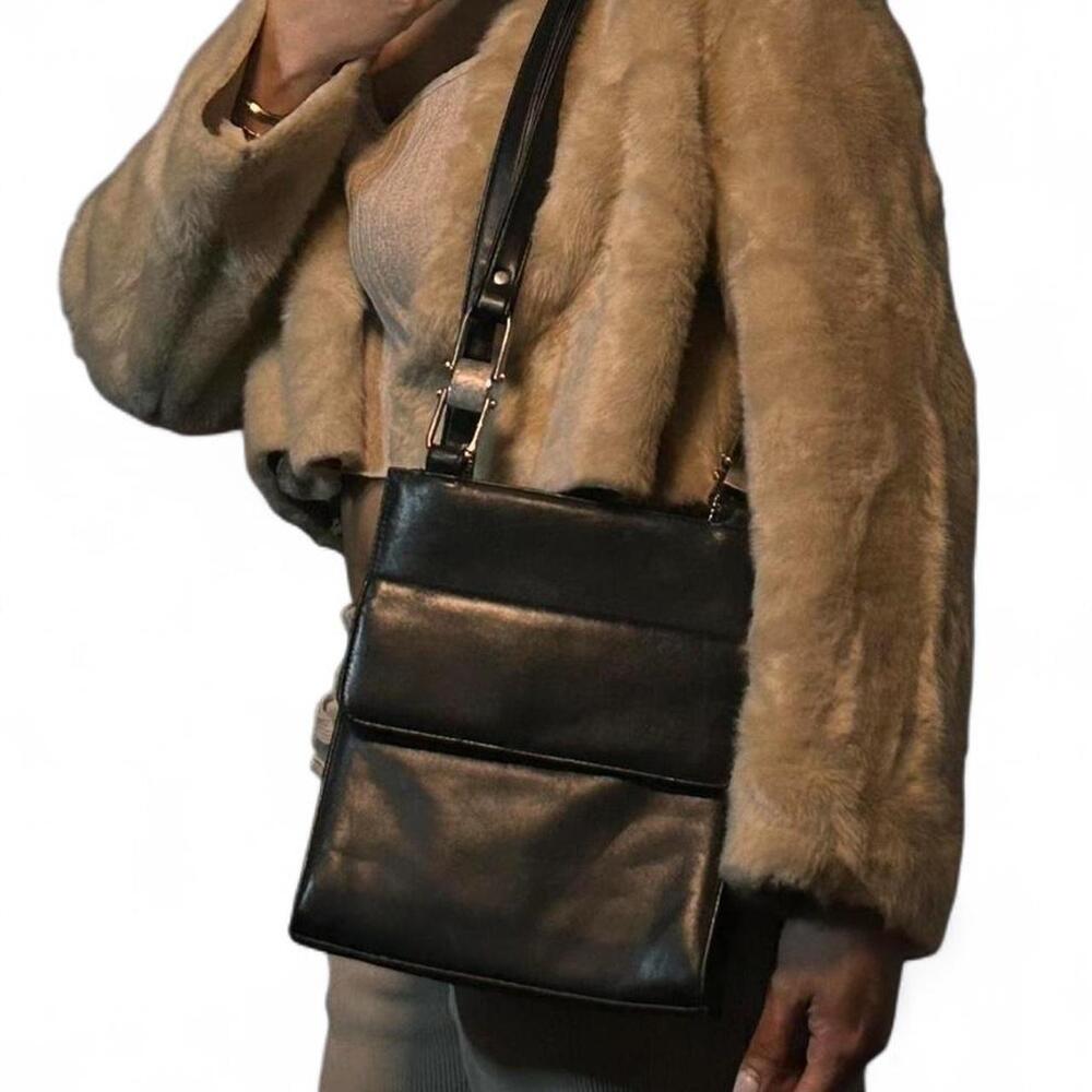 Gloria Vanderbilt Archives 1980s Black leather shoulder bag